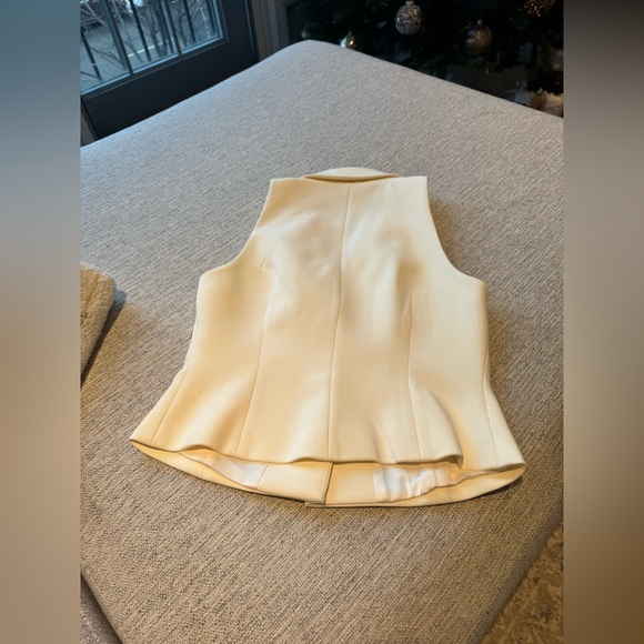 Meshki Mura Vest - Picture 7 of 7